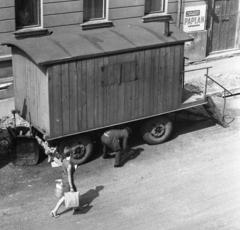 Hungary, Budapest II., Horvát utca., 1972, Urbán Tamás, trailer, wheelbarrow, Budapest, Fortepan #87746