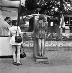 Hungary, Margit Islands, Budapest, telefonfülke és személymérleg a Casino terasza előtt., 1972, Urbán Tamás, phone booth, street scales, back, looking back, Fortepan #87754