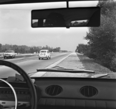 Hungary, Martonvásár, M7-es autópálya a 29-es kilométernél a Budapest felé vezető oldalon., 1972, Urbán Tamás, Fiat-brand, Wartburg-brand, windshield wiper, highway, rear-view mirror, steering wheel, vehicle interior, Fortepan #87758