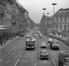 Hungary, Budapest VIII.,Budapest VII., Baross tér a Thököly út felé nézve., 1972, Urbán Tamás, bus, Trabant-brand, taxicab, Ikarus-brand, ZIL-brand, Barkas-brand, Zuk-brand, M21 Wolga, Ganz UV tramway, Budapest, semitrailer, UFO lamp, Ikarus 620, Fortepan #87794