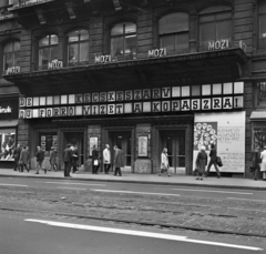 Hungary, Budapest V., Kossuth Lajos utca, Puskin mozi., 1972, Urbán Tamás, movie theater, neon sign, Budapest, movie poster, movie schedule, Fortepan #87799