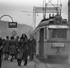 Hungary, Budapest V., Erzsébet híd pesti hídfő, villamosmegálló a Váci utcánál., 1972, Urbán Tamás, tram, tram stop, Ganz UV tramway, Budapest, Duna-bridge, Pál Sávoly-design, public transport line number, Fortepan #87833