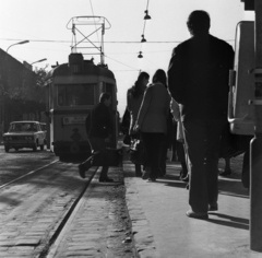 Hungary, Budapest III., Vörösvári út, villamos-végállomás., 1972, Urbán Tamás, tram, tram stop, trash can, Stuka tramway, Budapest, public transport line number, Fortepan #87881