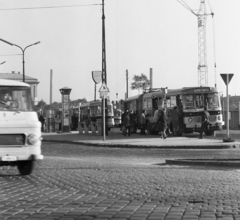 Hungary, Óbuda, Budapest III., Szentendrei út, Miklós utcai autóbusz-végállomás., 1972, Urbán Tamás, Zuk-brand, Budapest, movie schedule, crane, bus stop, Fortepan #87888