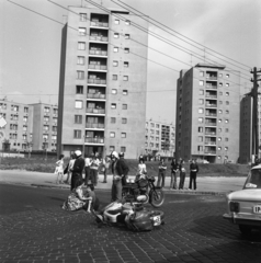 Hungary, Budapest XX., Helsinki (Dózsa György) út - Kossuth Lajos utca sarok., 1973, Urbán Tamás, Polski Fiat-brand, Budapest, motorcycle, accident, Fortepan #88060