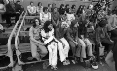 Hungary, Miskolc, DVTK-stadion, Rockfesztivál. Előtérben balról a negyedik Sáfár József a V'73 együttes basszusgitárosa., 1973, Urbán Tamás, auditorium, crash helmet, stadium, rock festival, Fortepan #88126