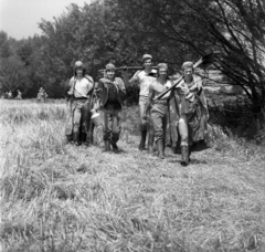 Hungary, építőtábor a Hanságban., 1973, Urbán Tamás, can, tool, boots, camouflage pattern, ground cloth, engineering camp, Fortepan #88195