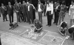 Magyarország, Budapest XII., Csillebérc (Úttörőváros), középen Kádár János, tőle balra a második Maróthy László., 1973, Urbán Tamás, híres ember, úttörő, aszfaltrajz, Budapest, politikus, Junge Garde-szervezet, Fortepan #88254