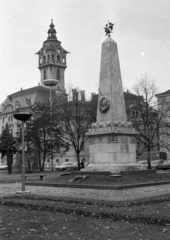 Magyarország, Szeged, Széchenyi tér, Városháza, szovjet hősi emlékmű., 1973, Urbán Tamás, Lechner Ödön-terv, középület, obeliszk, szovjet emlékmű, Pártos Gyula-terv, Fortepan #88361