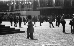 Magyarország, Budapest VI.,Budapest XIV., Ötvenhatosok tere (Felvonulási tér), április 4-i ünnepség a MÉMOSZ (Magyarországi Építőipari Munkások Országos Szövetsége) székháza előtt., 1974, Urbán Tamás, középület, április 4, Budapest, Szrogh György-terv, Gádoros Lajos-terv, Perényi Imre-terv, Preisich Gábor-terv, Fortepan #88385