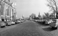 Hungary, Budapest I., Szentháromság tér, szemben a Halászbástya., 1975, Urbán Tamás, horse sculpture, Saint Stephen I-portrayal, Budapest, car park, Fortepan #88596