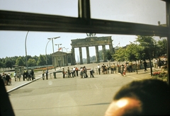 Germany, Berlin, Kelet-Berlin, Unter den Linden, szemben a Brandenburgi kapu., 1978, Fortepan, colorful, monument, GDR, East-Berlin, Neoclassical architecture, Carl Gotthard Langhans-design, Fortepan #8867