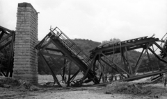 Hungary, Husztót, a vasúti viadukt bontása robbantással., 1976, Urbán Tamás, Fortepan #88735