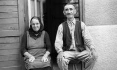 Hungary, 1976, Urbán Tamás, smile, moustache, footstool, headscarf, old person, vest, Fortepan #88745