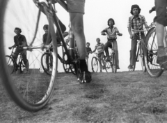 Hungary, Újpalota, Budapest XV., háttérben a Páskom park épületei., 1976, Urbán Tamás, bicycle, Budapest, Fortepan #88765