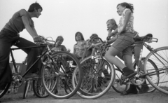 Hungary, Újpalota, Budapest XV., háttérben a Páskom park épületei., 1976, Urbán Tamás, bicycle, Budapest, Fortepan #88771