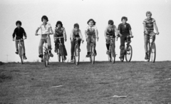 Hungary, Újpalota, Budapest XV., 1976, Urbán Tamás, bicycle, Budapest, flared trousers, Fortepan #88772