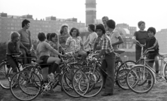 Hungary, Újpalota, Budapest XV., háttérben a Késmárk (Cservenka Miklós) utcai távfűtő központ, mögötte balra a Neptun utca épületei., 1976, Urbán Tamás, bicycle, youth, Budapest, Best of, racing bicycle, Fortepan #88778