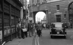 United Kingdom, London, Sherwood Street a Glasshouse Street és a Piccadilly Circus felé nézve., 1976, Urbán Tamás, automobile, street name sign, Fortepan #88796