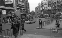 United Kingdom, London, Piccadilly Circus, szemben a Coventry Street., 1976, Urbán Tamás, street view, crosswalk, Fortepan #88804