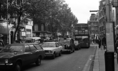 United Kingdom, London, Charing Cross Road, jobbra a Moor Street torkolata, háttérben a Shaftesbury Avenue kereszteződése., 1976, Urbán Tamás, taxicab, double-decker, Fortepan #88821