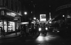 United Kingdom, London, Shaftesbury Avenue, szemben a Rupert Street., 1976, Urbán Tamás, street view, night, neon sign, Fortepan #88826