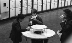 Hungary, 1976, Urbán Tamás, meal, left luggage , three people, standing table, Fortepan #88860