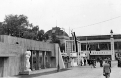 Hungary, Budapest XIV., háttérben az Iparcsarnok., 1942, Fortepan, Dreher-brand, international fair, Frigyes Stühmer chocolate factory, Budapest, Christian Ulrich-design, Fortepan #8923