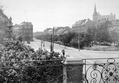 Szlovákia, Pozsony, Kossuth tér. Jobbra a távolban a Szent Márton templom és a Vár., 1912, Fortepan, tér, várrom, Fortepan #8925