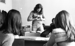 Hungary, Budapest XI., Villányi út 27., József Attila (később Budai Ciszterci Szent Imre) Gimnázium., 1976, Urbán Tamás, school, classroom, camera, photography, Budapest, Fortepan #89358