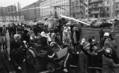 Hungary, Budapest XI., Bercsényi utca, a Skála Budapest Szövetkezeti Nagyáruház parkolója az Október huszonharmadika (Schönherz Zoltán) utca felöl nézve. Háttérben a Bercsényi utca házsora., 1976, Urbán Tamás, Soviet brand, Czech brand, Santa Claus, helicopter, Kamov-brand, Budapest, Skála department store, Fortepan #89395