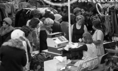 Hungary, Budapest XI., Október huszonharmadika (Schönherz Zoltán) utca, Skála Budapest Szövetkezeti Nagyáruház., 1976, Urbán Tamás, shopping, store, cash register, Budapest, Fortepan #89402