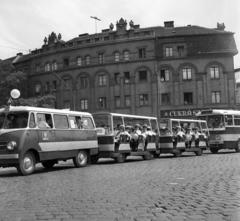 Magyarország, Budapest VI., Nyugati (Marx) tér a Westend-ház előtt. Budapesti Közlekedési Napok, gépjárművek felvonulása a FKBT szervezésében., 1969, Urbán Tamás, úttörő, cégtábla, Ikarus-márka, cukrászda, BKV-szervezet, mikrobusz, Ikarus 556, Nysa N59, Budapest, Fortepan #89581