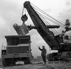 Magyarország, Vác, a Dunai Cement Művek (később Duna-Dráva Cement Kft. Váci Gyára) mészkőfejtője a Naszály hegyen., 1969, Urbán Tamás, szovjet gyártmány, teherautó, bányászat, munkagép, markológép, dömper, kőbánya, BelAZ-márka, BelAZ-548, Fortepan #89625