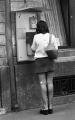 Hungary, Budapest V., Régi posta utca 15. számú sarokház Váci utcai oldala., 1972, Urbán Tamás, telephone, Budapest, miniskirt, Fortepan #89734