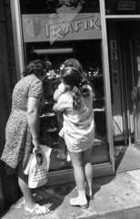 1976, Urbán Tamás, Show window, tobacco shop, country code sign, Fortepan #89780