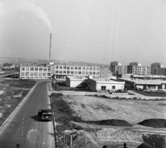 Magyarország, Százhalombatta, Erkel Ferenc körút, szemben a Damjanich út kereszteződésénél az 1. Számú Általános Iskola., 1969, Urbán Tamás, Fortepan #89816