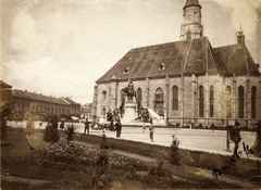 Románia,Erdély, Kolozsvár, Fő tér, Szent Mihály-templom és Hunyadi Mátyás emlékműve., 1905, Fortepan, szobor, emlékmű, gótika, lovas szobor, ujjlenyomat, Mátyás király ábrázolás, Fortepan #8984