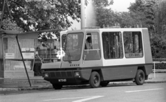 Magyarország, Margitsziget, Budapest, kisérleti gázüzemű kisautóbusz a szökőkút mellett, a városnéző mikrobusz végállomásán., 1978, Urbán Tamás, autóbusz, Steyr-márka, osztrák gyártmány, rendszám, Steyr Citybus, Fortepan #89897