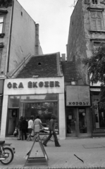 Magyarország, Sopron, Várkerület (Lenin körút), szemben az 56-60 számú ház., 1975, Urbán Tamás, kirakat, Fortepan #89902