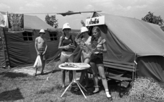 Magyarország, Orfű, Panoráma kemping. A felvétel az Országjáró Diákok Országos Találkozóján (ODOT) készült., 1983, Urbán Tamás, sátor, újság, sátortábor, Fortepan #89936