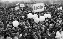 Hungary, 1972, Urbán Tamás, mass, baloon, audience, banner, Fortepan #89951