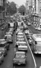 Magyarország, Budapest V., Kossuth Lajos utca az Astoria kereszteződés felé nézve., 1975, Urbán Tamás, neonreklám, Fiat-márka, Lada-márka, Fiat 127, Fiat 500, Budapest, rendszám, VAZ 2103/2106, Fortepan #89988