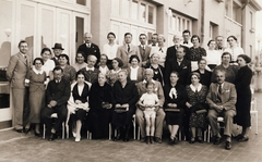 Magyarország, Hévíz, Honvéd utca 14. Postás Gyógyüdülő., 1939, Maklári Péter, csoportkép, szálloda, terasz, Postások Országos Gazdasági Egyesülete, Fortepan #90017