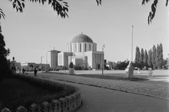 Magyarország, Mohács, Széchenyi tér, Fogadalmi templom., 1955, UVATERV, egy dunai hajóút, templom, kupola, Árkay Aladár-terv, Árkay Bertalan-terv, neo-bizánci építészet, Fortepan #91004