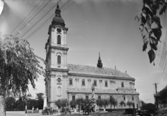 Magyarország, Kalocsa, Szentháromság tér, Nagyboldogasszony Főszékesegyház., 1955, UVATERV, egy dunai hajóút, szobor, barokk-stílus, katolikus, székesegyház, Andreas Mayerhoffer-terv, huszártorony, Fortepan #91039