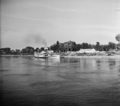 Magyarország, Fajsz, a Szent István gőzhajó a hajóállomásnál., 1955, UVATERV, egy dunai hajóút, hajó, gőzhajó, lapátkerekes hajó, hajóállomás, Szent István/Zita királyné hajó, Fortepan #91062