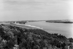 Magyarország, Dunaújváros, (Sztálinváros), balra a Szalki-szigeten a kikötő., 1955, UVATERV, egy dunai hajóút, látkép, kikötő, sziget, Fortepan #91081