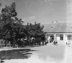 Magyarország, Ercsi, Templom tér, Általános Iskola (később a Polgármesteri Hivatal része)., 1955, UVATERV, egy dunai hajóút, épület, iskola, Fortepan #91097