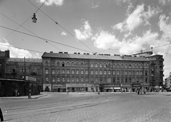 Magyarország, Budapest XII.,Budapest I., az Alkotás utca - Krisztina körút találkozása, a támfal a Déli pályaudvart határolja., 1952, UVATERV, vasút, utcakép, lámpaoszlop, postaláda, cipőbolt, Röltex-márka, Budapest, Fortepan #9110